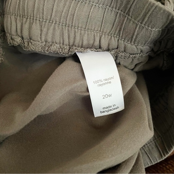 Maurices Shorts Women's Plus Size 20W Olive Rayon Pockets Pull On Elastic Waist - Picture 5 of 6